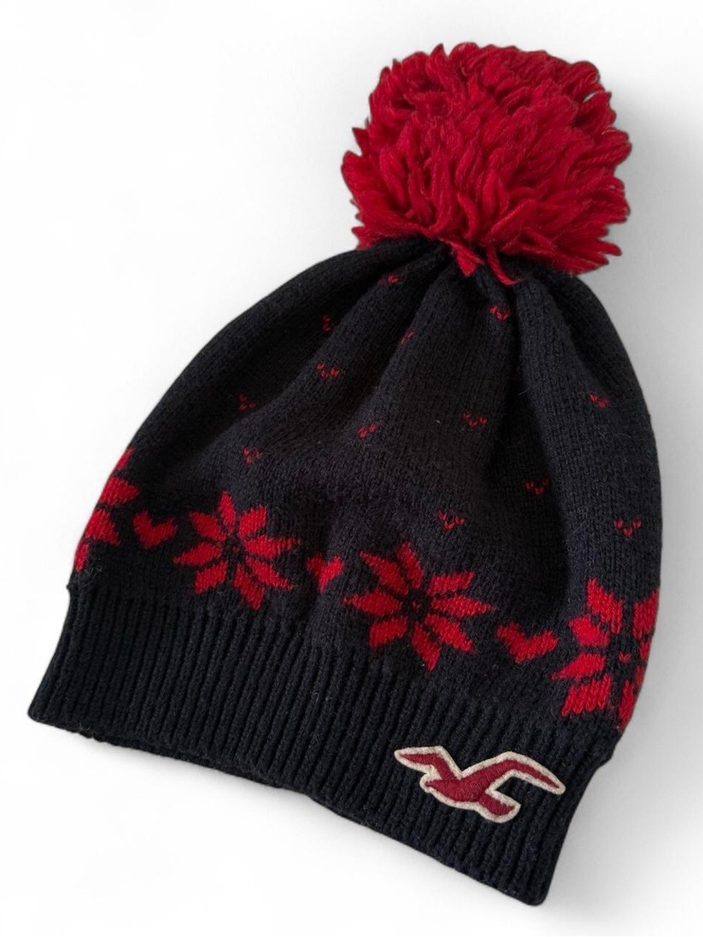 hollister co. y2k 2000s black and cherry red knit beanie with pom pom and logo